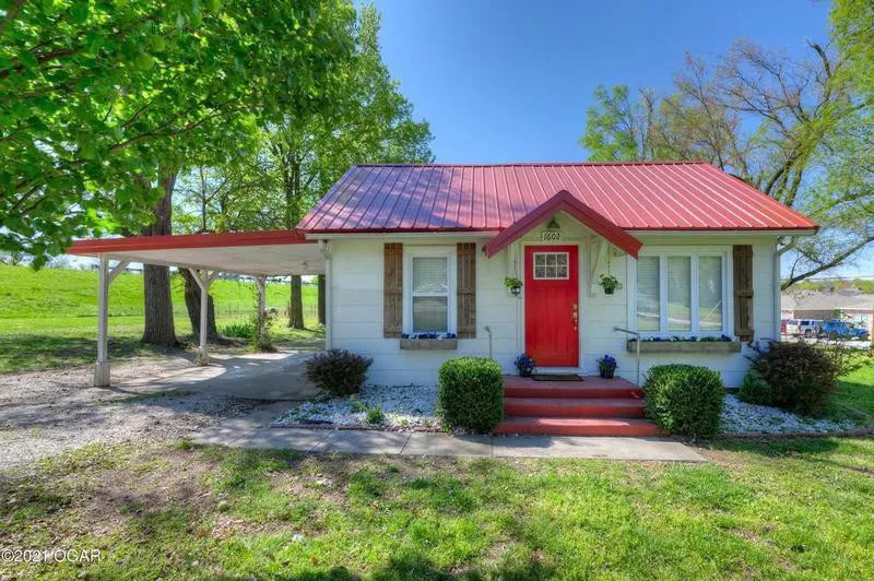 Bungalow with red door