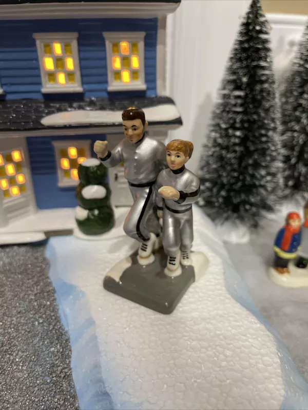 Department 56 Todd and Margo Jogging Christmas Vacation Figurine