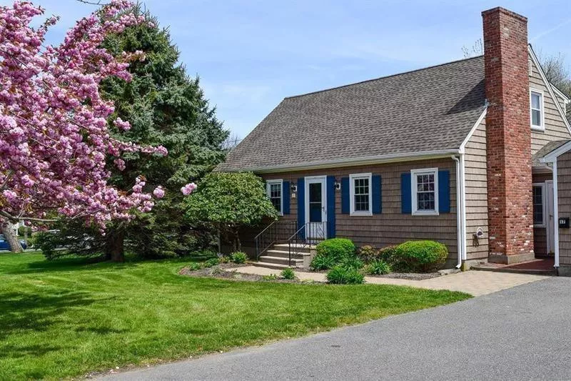 Cape Cod house in Birstol, Rhode Island