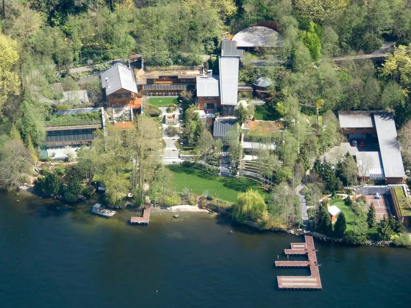 Gates' compound in Medina