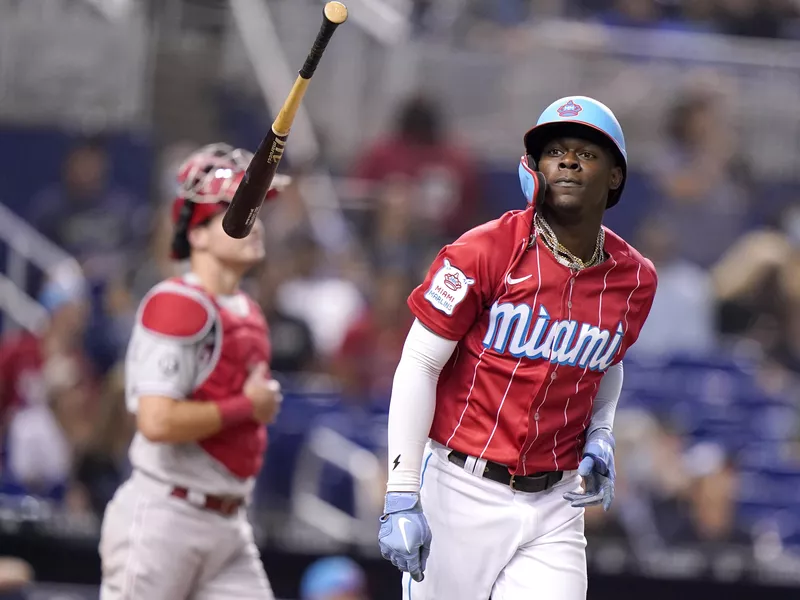 Jazz Chisholm Jr. flips bat