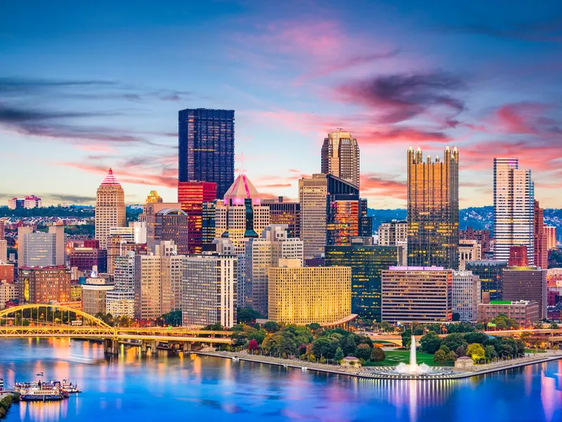 Pittsburgh, Pennsylvania, USA River and Skyline