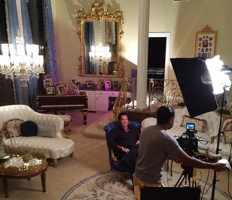 Wayne Newton at home