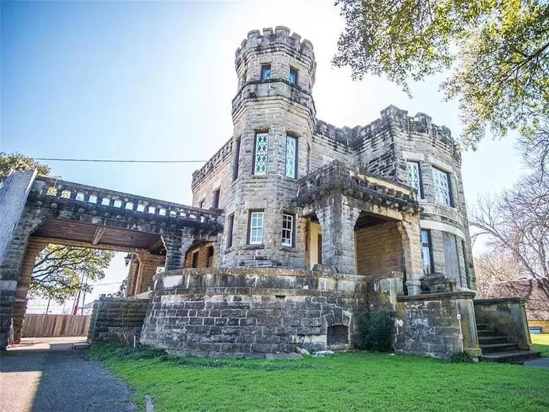 Cottonland Castle exterior