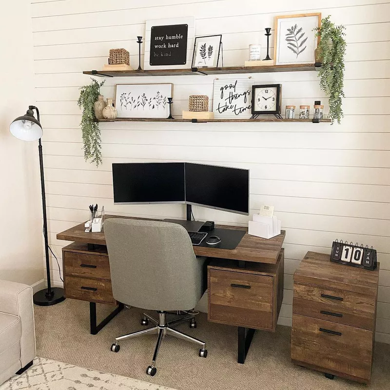 Shiplap wall in cloffice