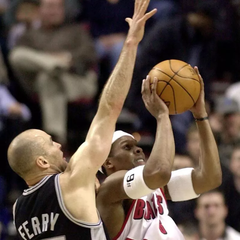 Danny Ferry defends against Bonzi Wells