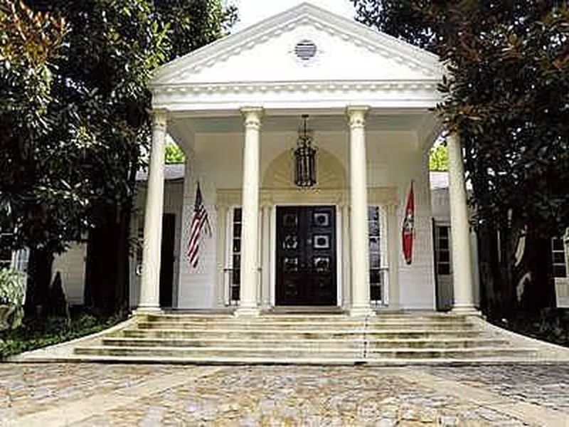 The entrance to Taylor Swift's Nashville estate