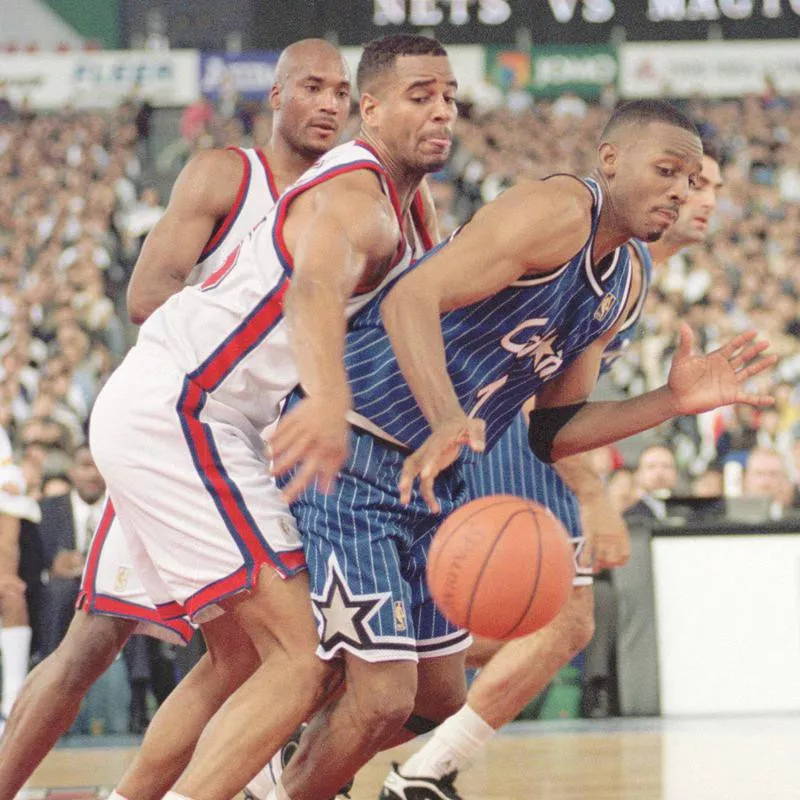 New Jersey Nets forward Jayson Williams charges Orlando Magic forward Anfernee Hardaway