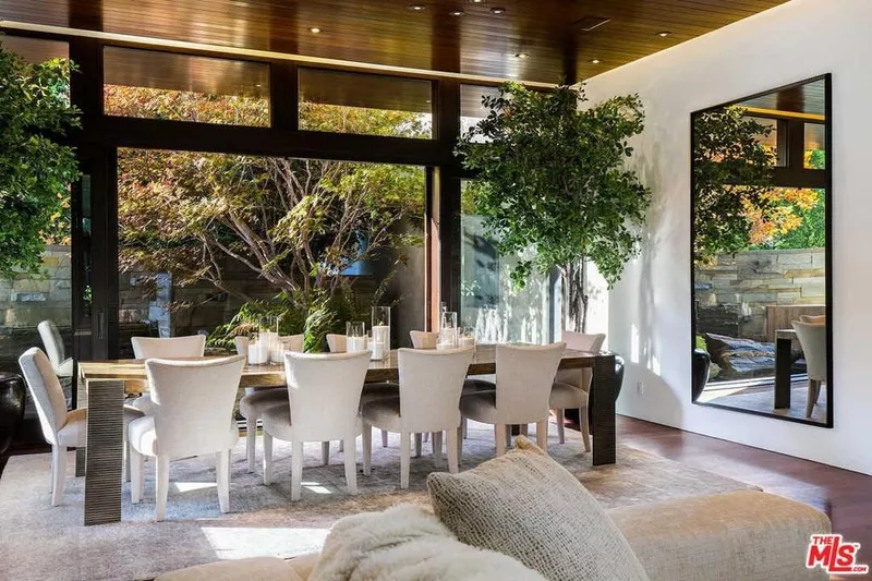 Matt Damon's dining room