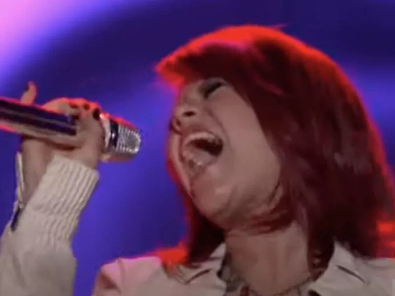 Allison Iraheta performing on American Idol