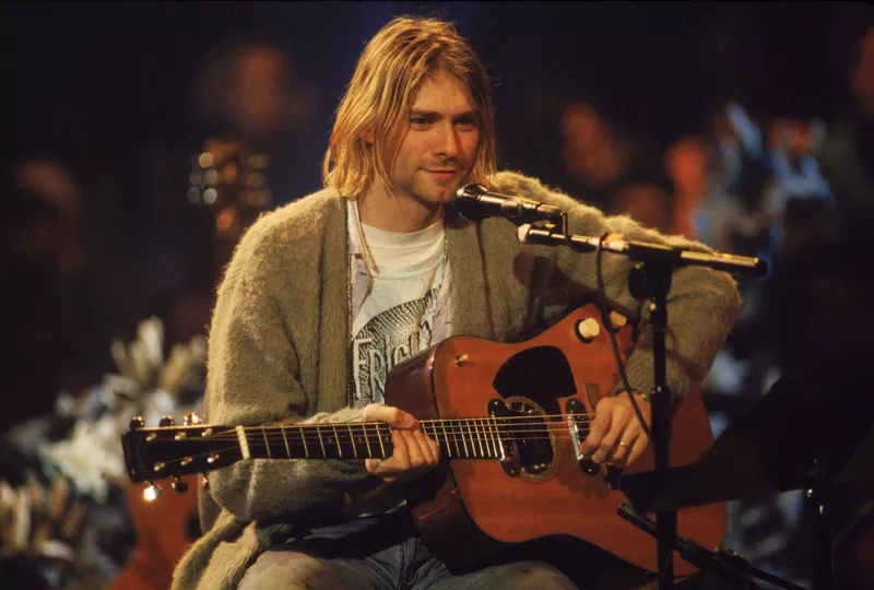 Kurt Nirvana playing guitar for Nirvana's 