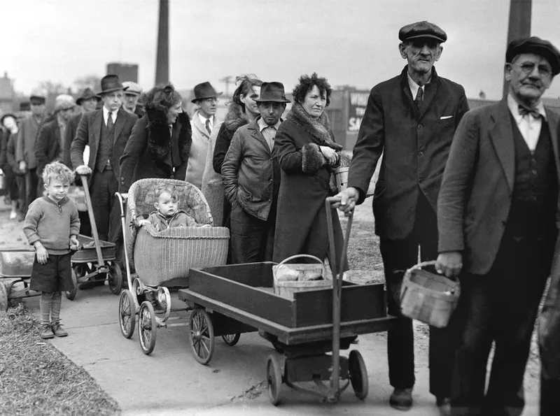 Great Depression food lines in Cleveland, Ohio