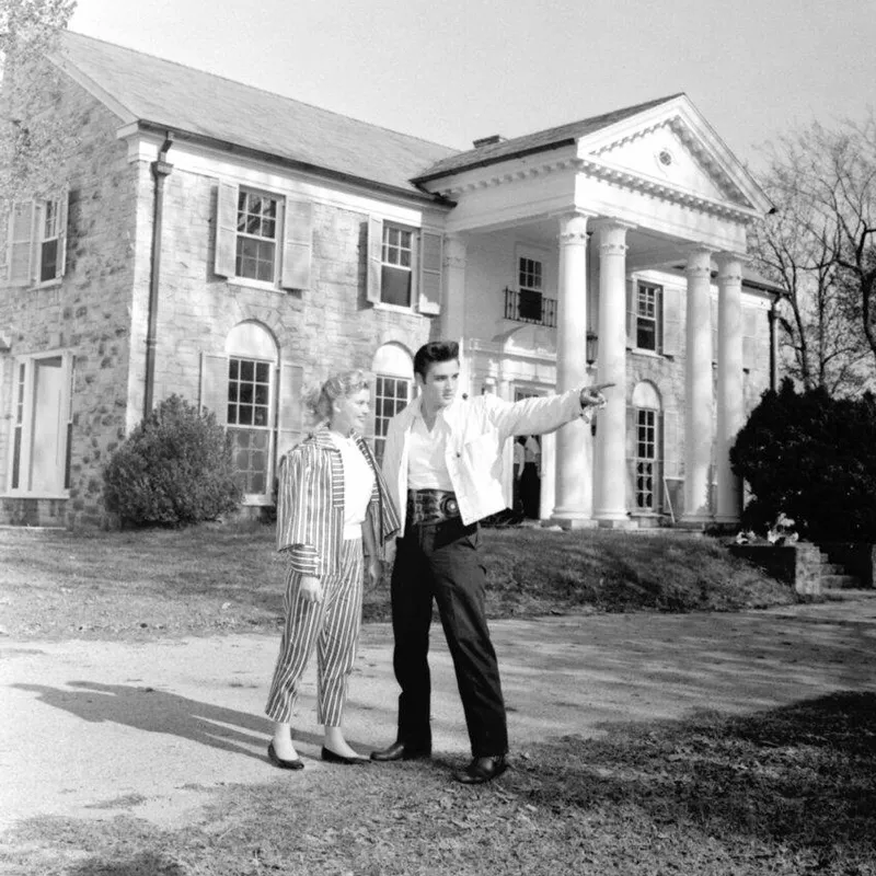 Elvis at Graceland in Memphis with girlfriend Yvonne Lime