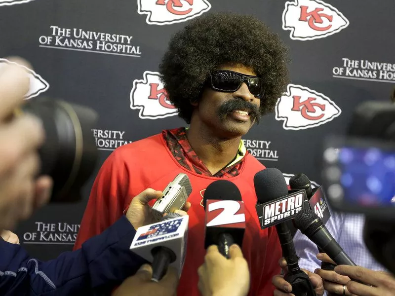 Deion Sanders as Leon Sandcastle