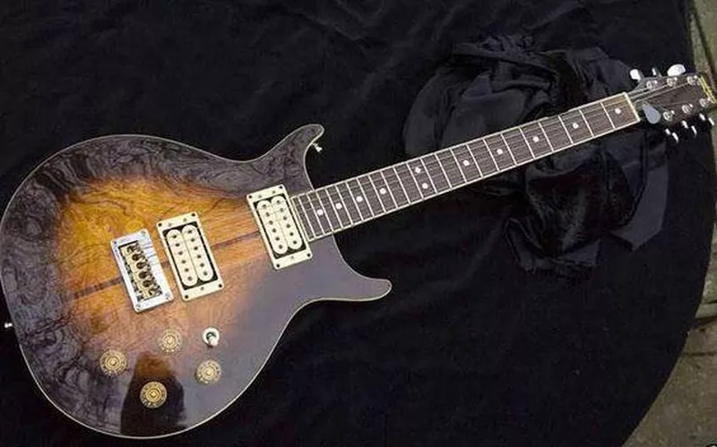 Bob Marley’s Custom Washburn 22-Series Hawk