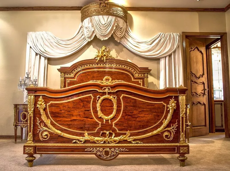 Wayne Newton's bed