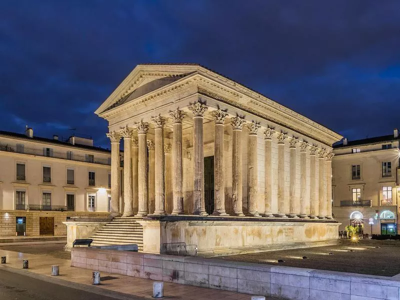 Maison Carree, ancient roman temple