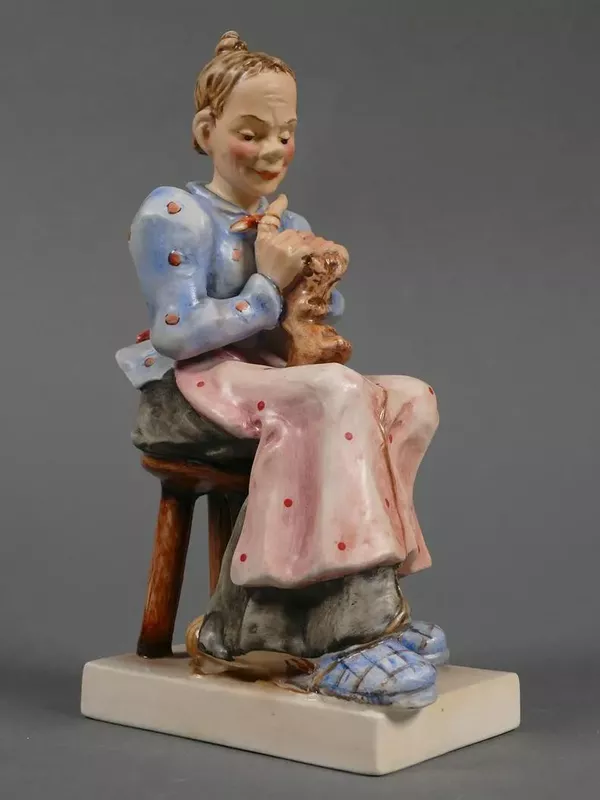 Old Woman Knitting Hummel figurine