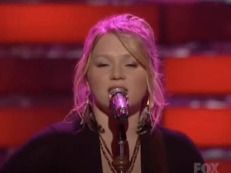 Cyrstal Bowersox performing on American Idol