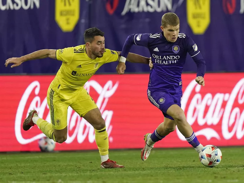 Chris Mueller moves ball ahead of Nashville SC defender Daniel Lovitz