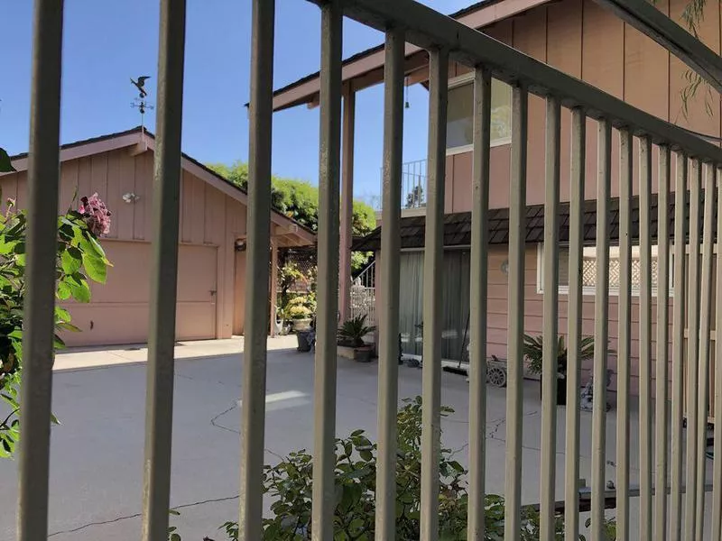 brady house fence