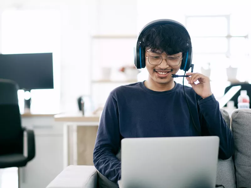 Call center agent working from home