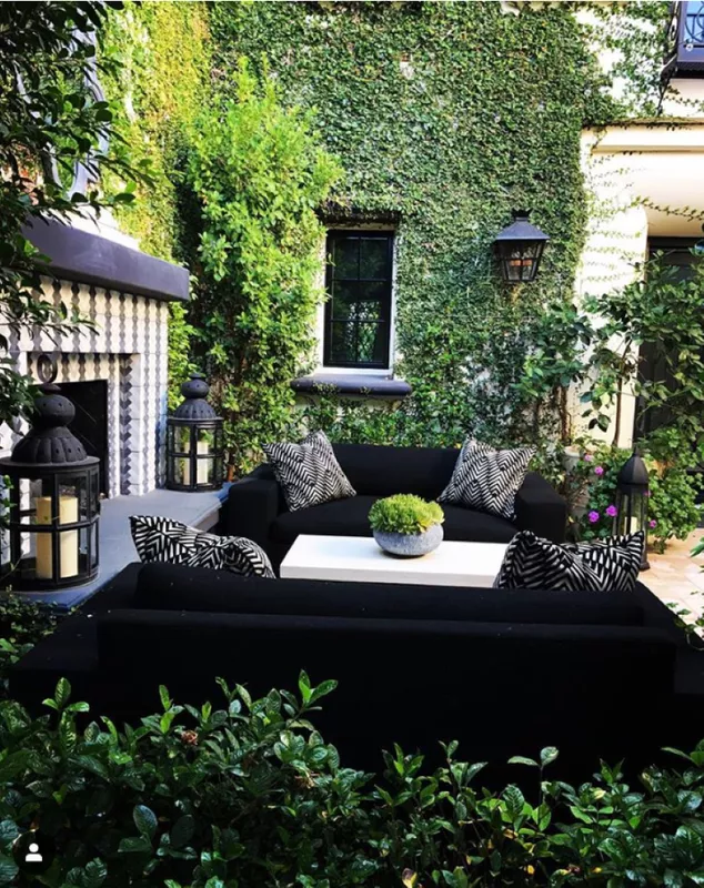 Khloe Kardashian's courtyard