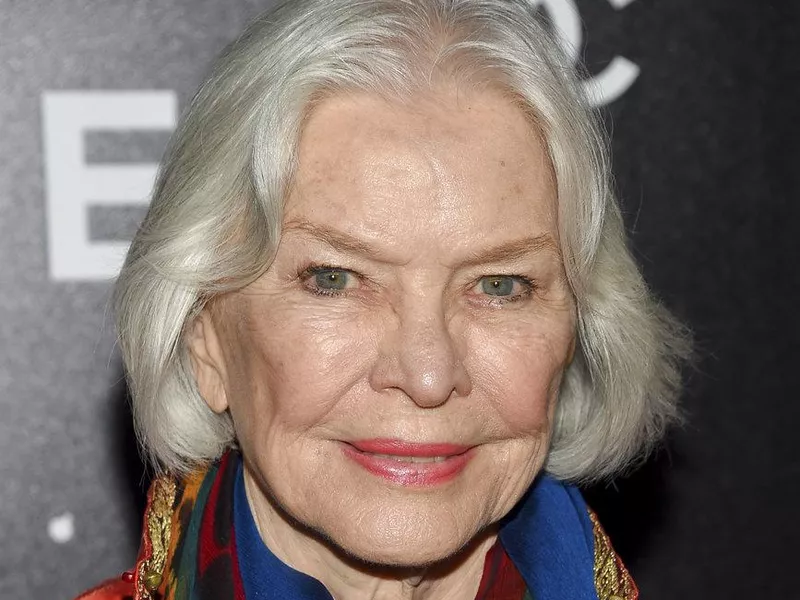 Ellen Burstyn on the red carpet