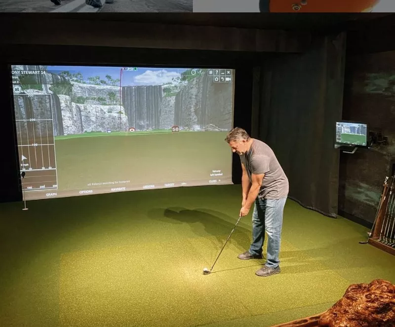 Indoor putting green