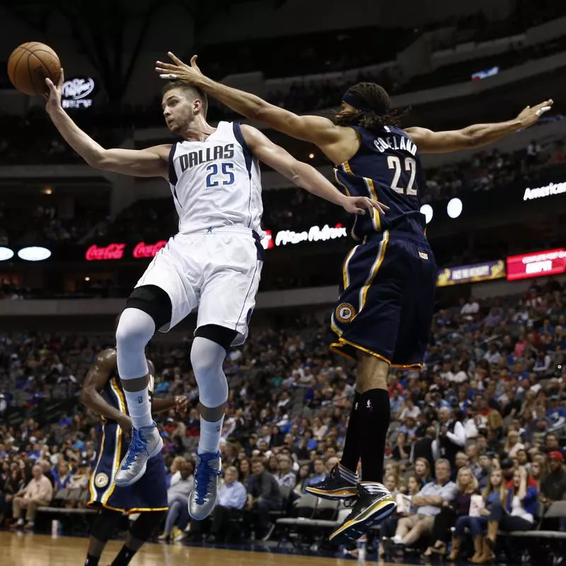 Dallas Mavericks' Chandler Parsons passes ball away