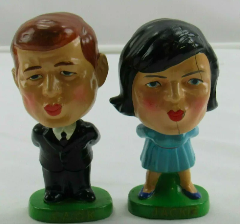 JFK-Jackie O kissers bobbleheads