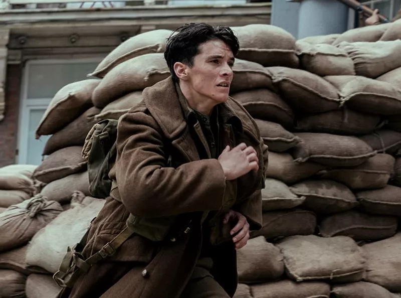 Fionn Whitehead in Dunkirk