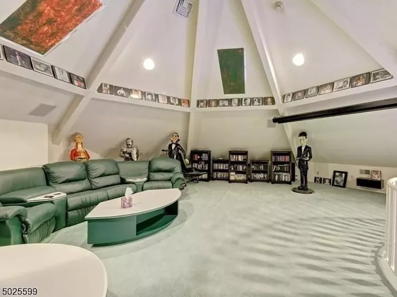 Weird Zillow house in New Jersey