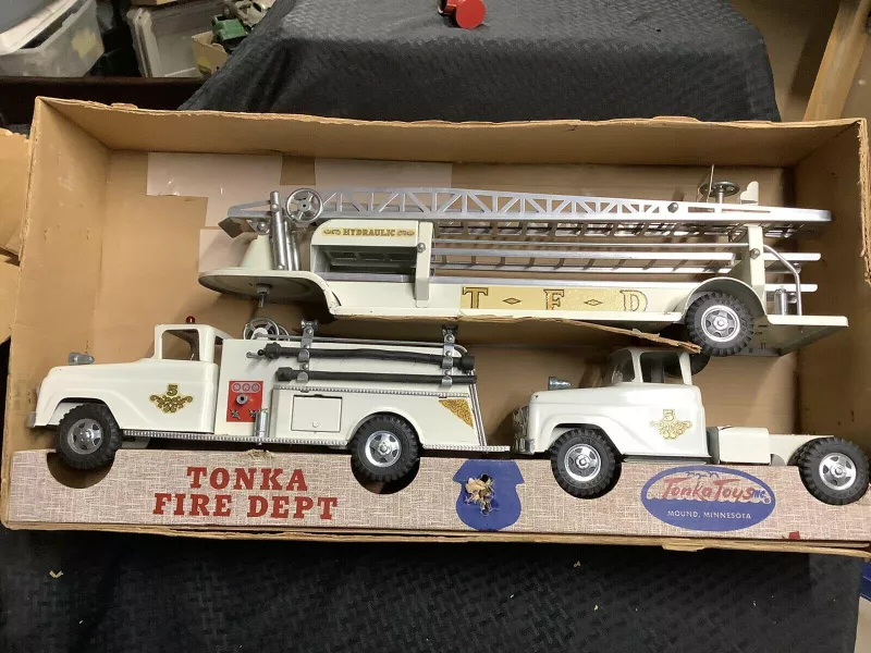 White Tonka Hydraulic Aerial Ladder Fire Truck Set