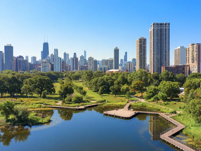 Aerial view of Lincoln Park neighbourhood with Chicago skyline