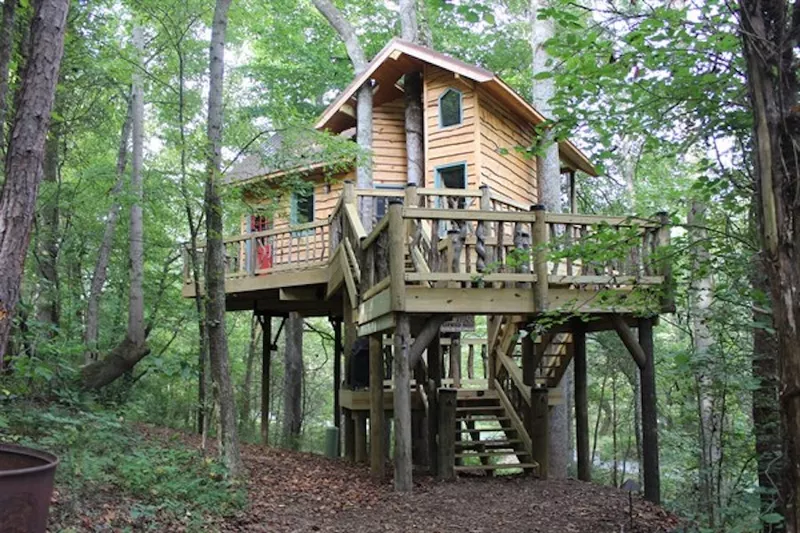 Dale Earnardt Jr.'s treehouse