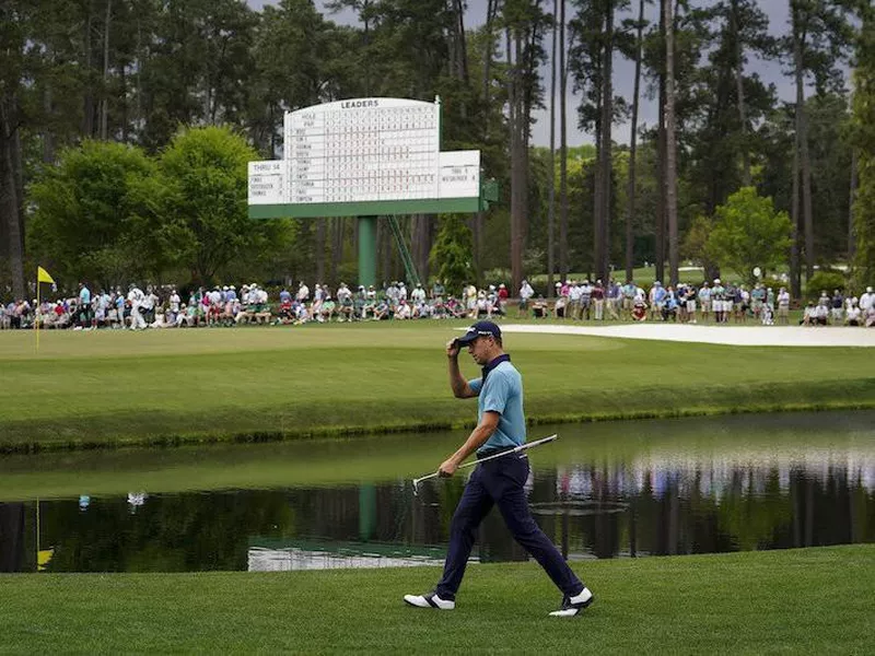 Justin Thomas acknowledges the gallery