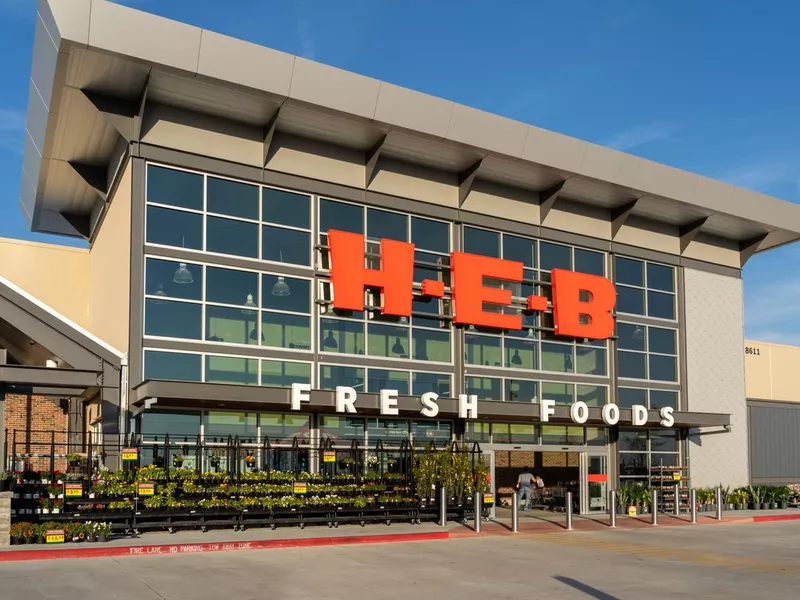 H-E-B supermarket store in Pearland, Texas, USA.