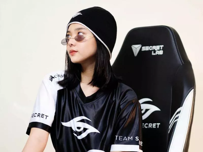 Team Secret player on chair