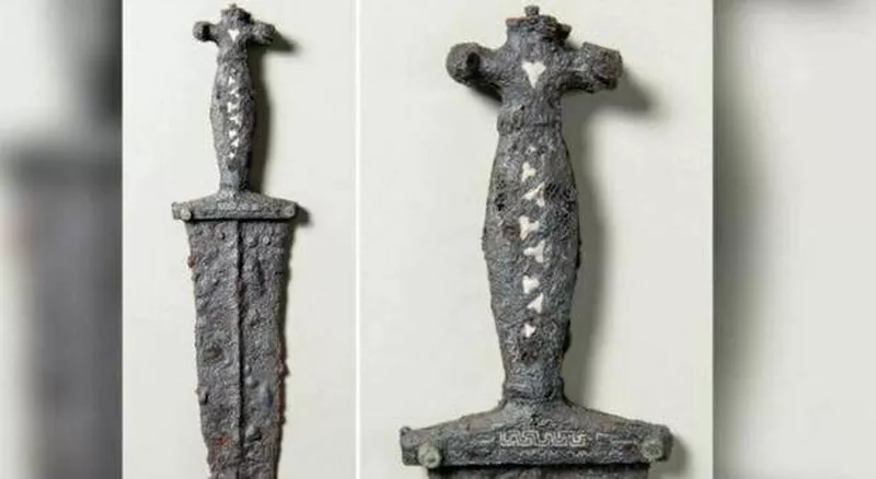 Two views of the dagger