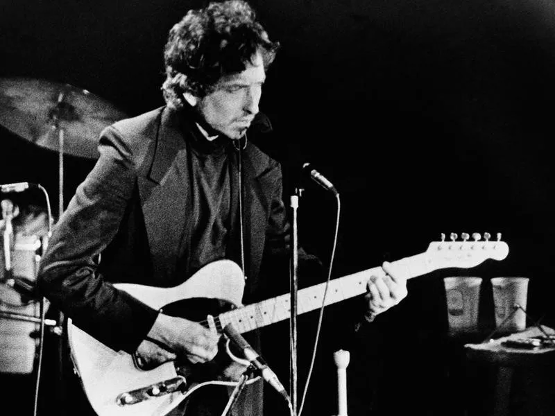 Bob Dylan with a Fender Telecaster in 1974