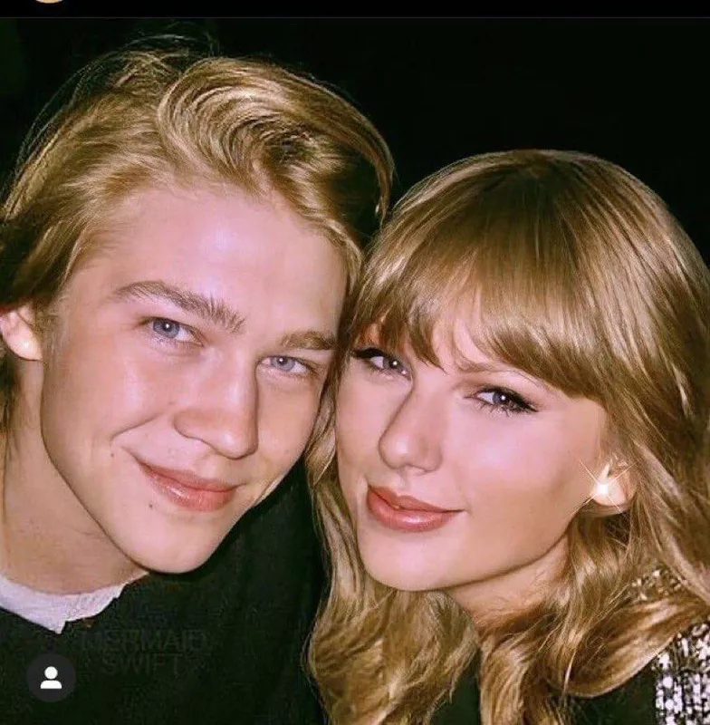 Taylor Swift and Joe Alwyn smiling