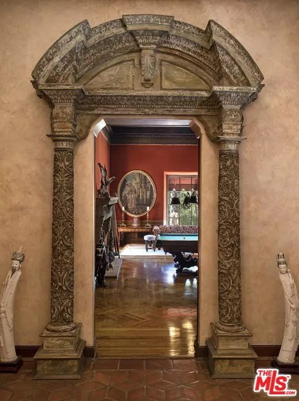 Greek-style entryway