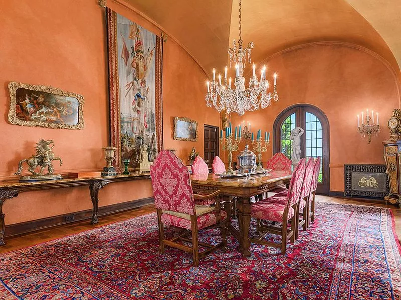 Dining room in a Chicago mansion