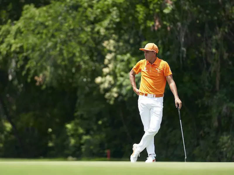 Rickie Fowler prepares to putt