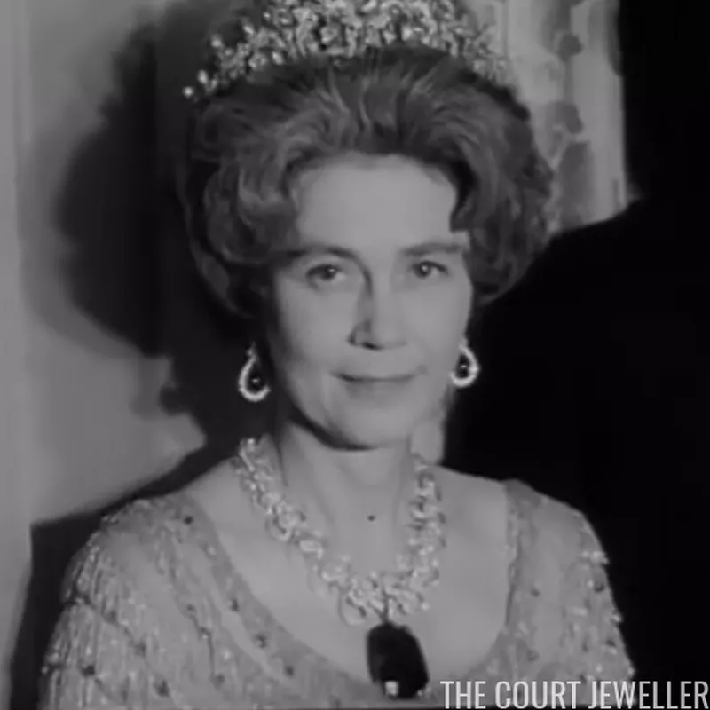 Queen Friederike wearing sapphire