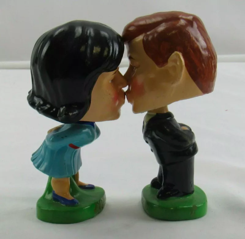 JFK-Jackie O Kissers bobbleheads