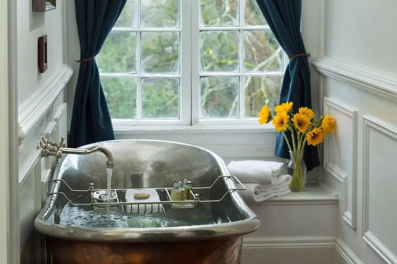 Copper soaking tub