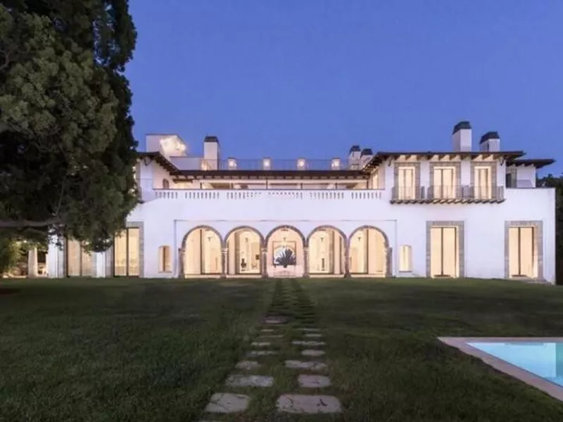 Mansion on Mapleton in Beverly Hills