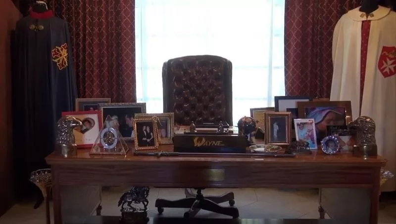 Wayne Newton's desk